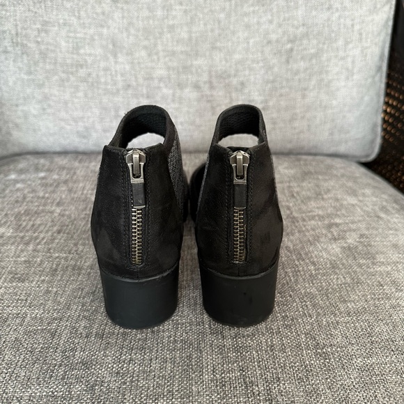 Eileen Fisher summer shoes! Mix of stretch fabric and suede w/ zippers at back. - Picture 3 of 4